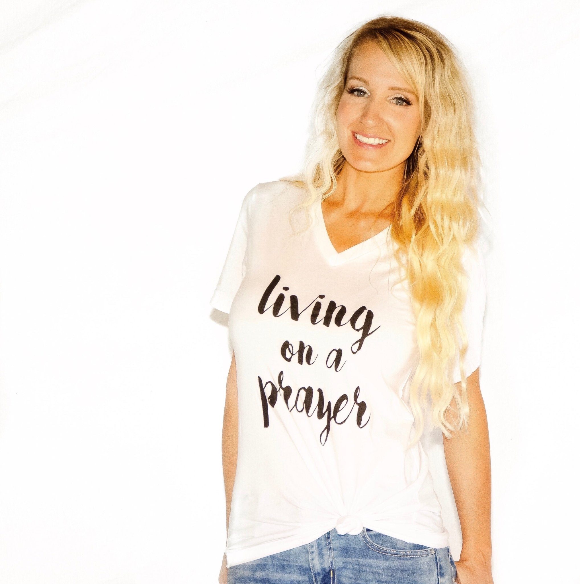 Living On A Prayer Graphic Tee - the Blushing Ivy Boutique LLC - Graphic Tee - 